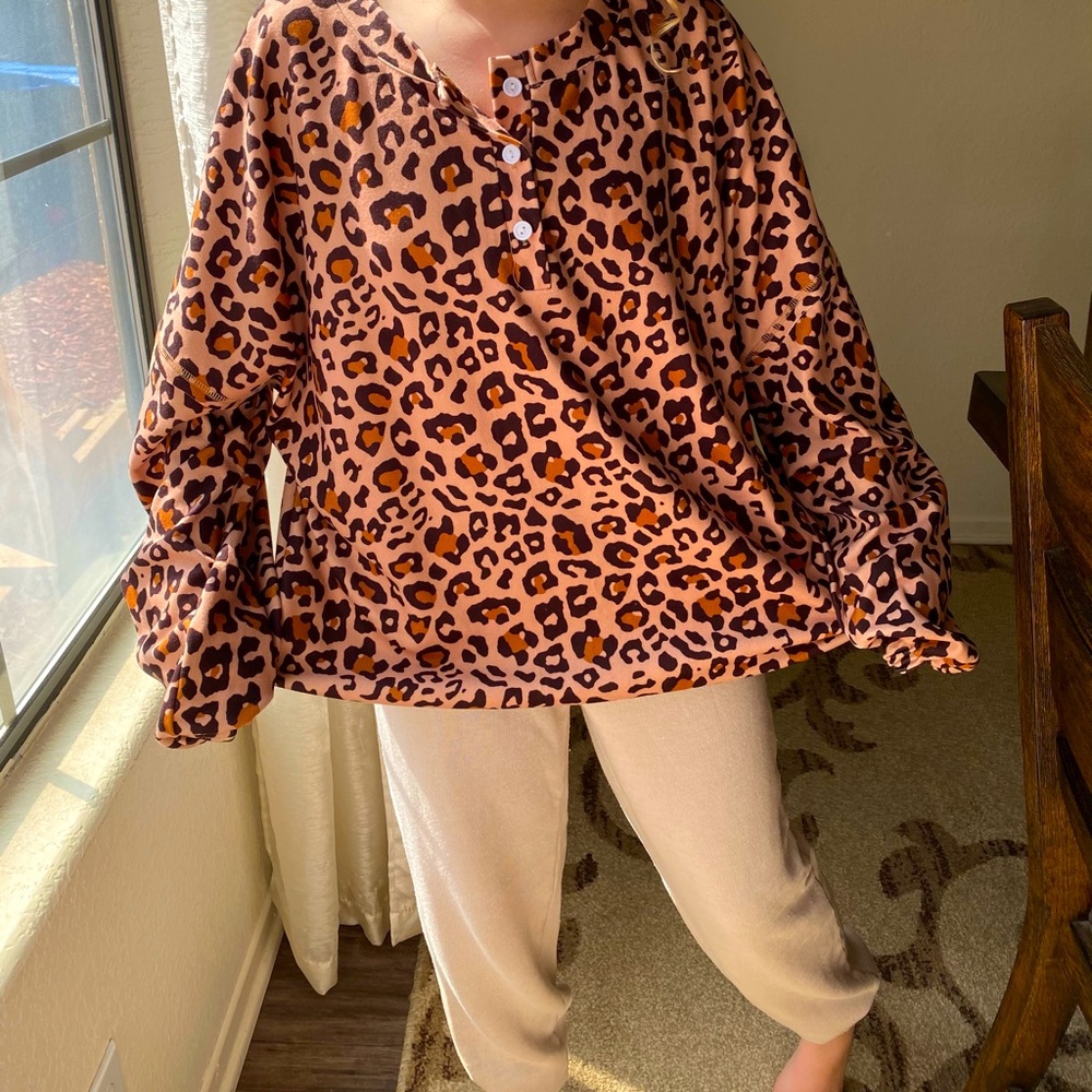 Cozy cheetah print lounge shirt